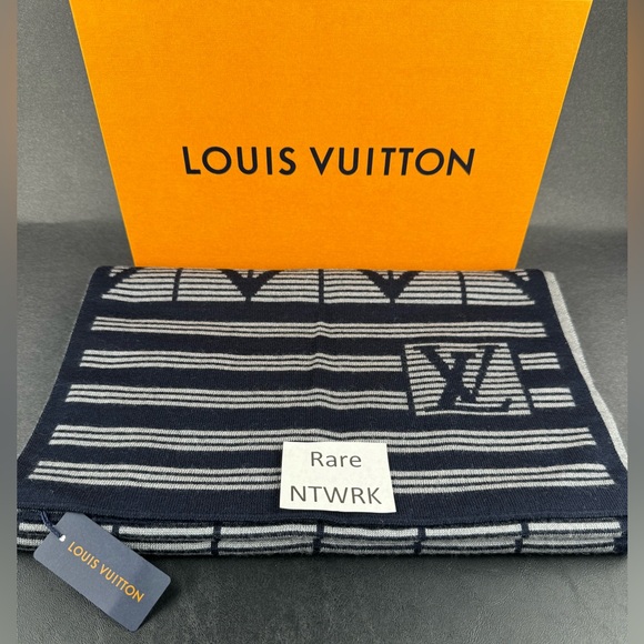 Louis Vuitton Navy/Gray Wool Scarf M73436 - Picture 2 of 5